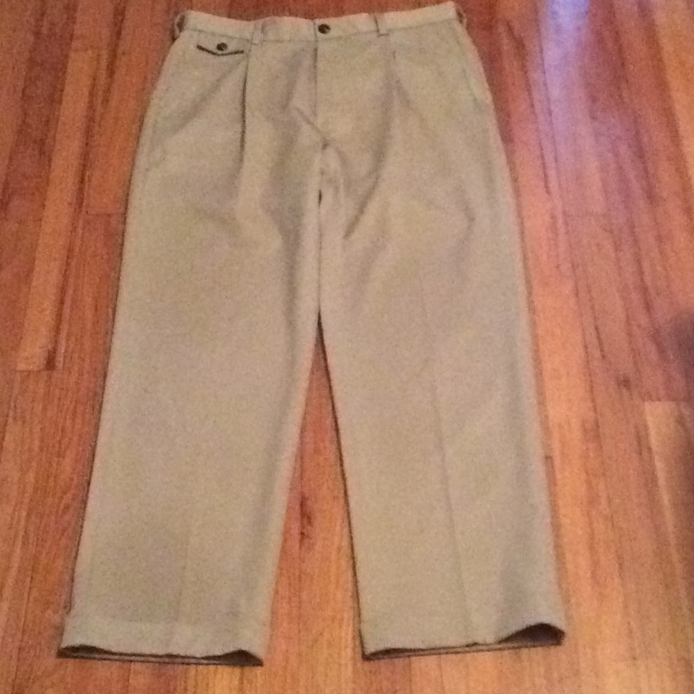 Men’s Brooks Brothers beige pleated  dress pants